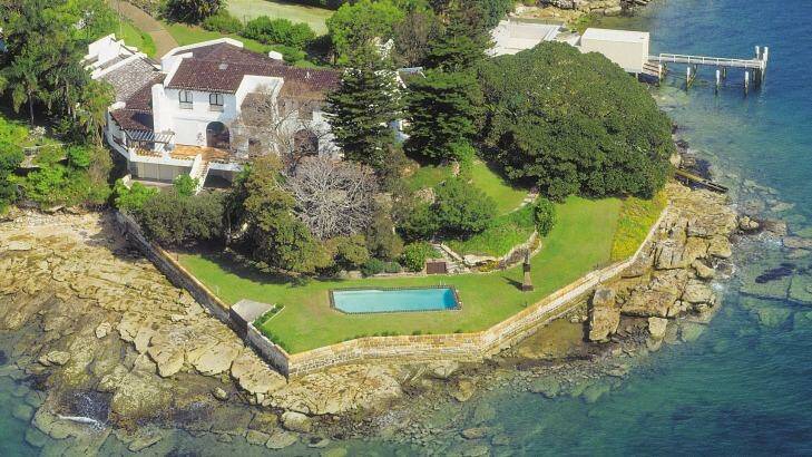 A rich man and a research institute are locked in a legal battle over the Windemere estate.