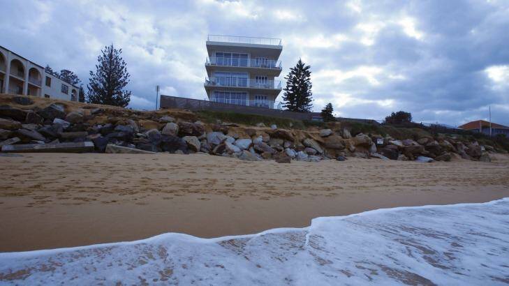 Coastal erosion as seen on the narrow beach running from Narrabeen to Collaroy in Sydney's north in 2009. Photo: Michele Mossop