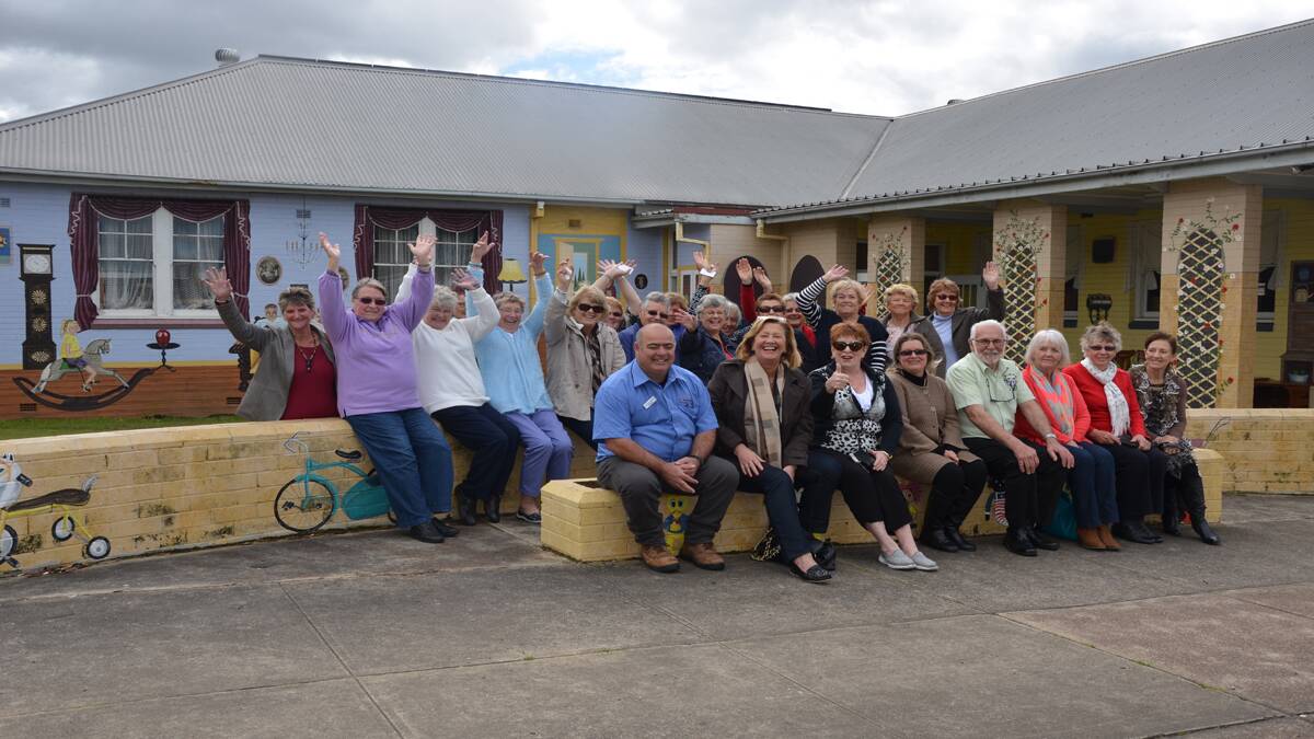 A group from Forster on a recent tour of the Kurri Murals. 