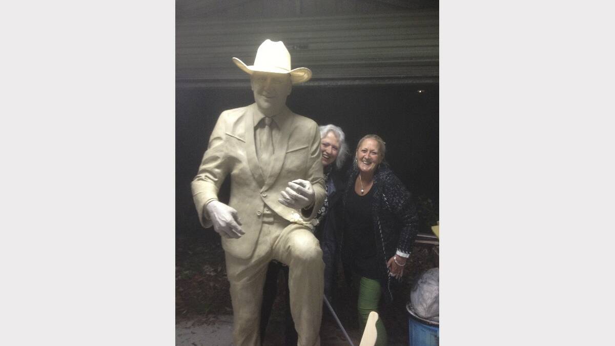LIFE-LIKE: Sculptor Tessa Wallis with Ros Lindsay’s sister Cheryl Gray (right) on a recent visit to Tessa’s workshop in Kew, Victoria, where the life size bronze statue of legendary country entertainer Reg Lindsay was created.