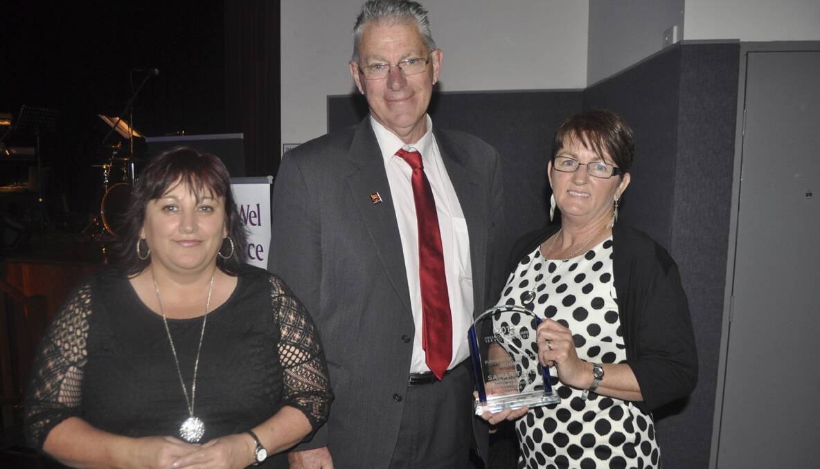 Cessnock Mayor Bob Pynsent with Denise Crossley and Lesley Radnidge from Samaritans Information and Neighbourhood Centre, crowned Business of the Year.