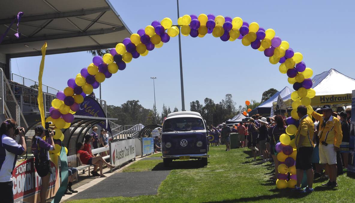CESSNOCK RELAY FOR LIFE 2013: The Kombi of Hope makes its way through the balloon arch to conclude the opening lap. Photo: The Advertiser.