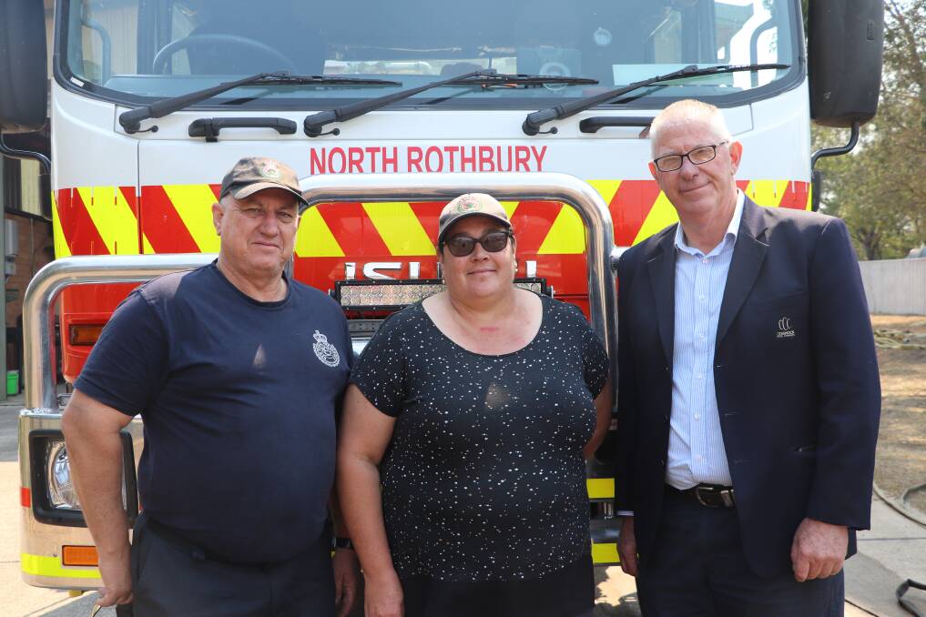 THANK YOU: North Rothbury Rural Fire Brigade volunteers Brett Douglas and Kelly Knox met with Cessnock mayor Bob Pynsent after the bushfire emergency in November 2019.
