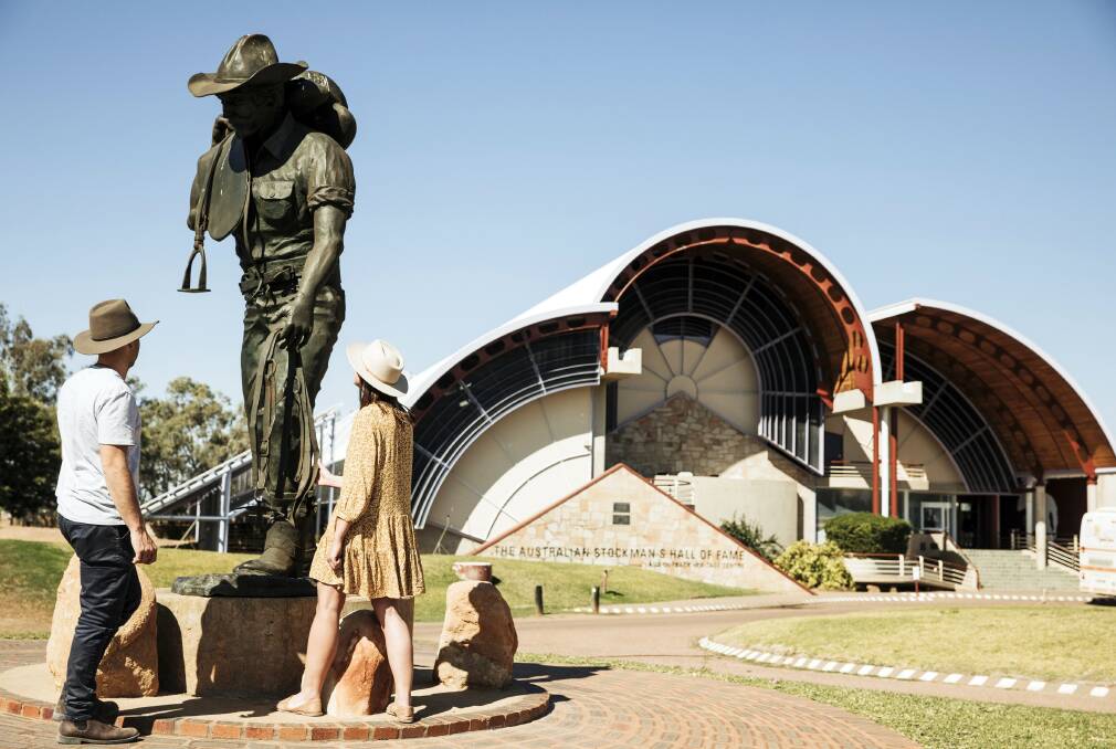 Bronze statues reveal the link between Aussie Pocket Knife and Outback life 1