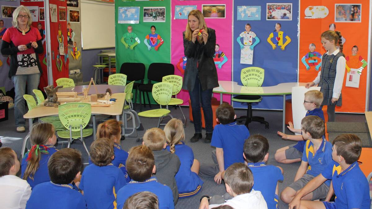 CREATIVE: Artists Leesa Knights at Cessnock East Public School earlier this month. Picture: Supplied