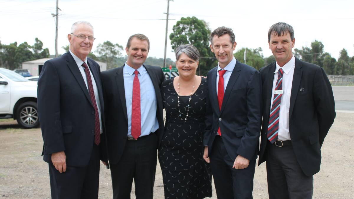 PLEDGE: Cessnock mayor Bob Pynsent, Cessnock MP Clayton Barr, Paterson MP Meryl Swanson, Shadow Minister for Regional Services, Territories and Local Government Stephen Jones and Ward D councillor Darrin Gray.