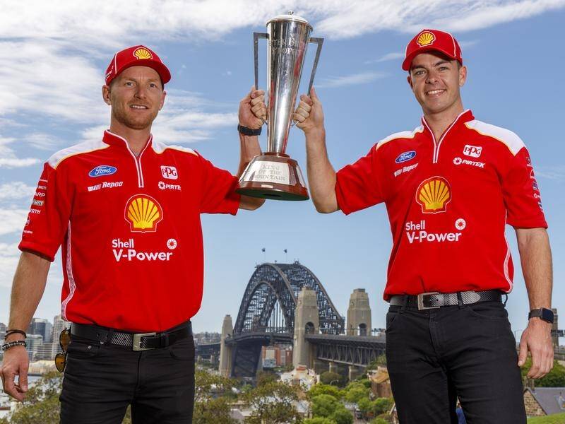 Scott McLaughlin's (r) focus is on backing up his Bathurst 1000 win with victory on the Gold Coast.