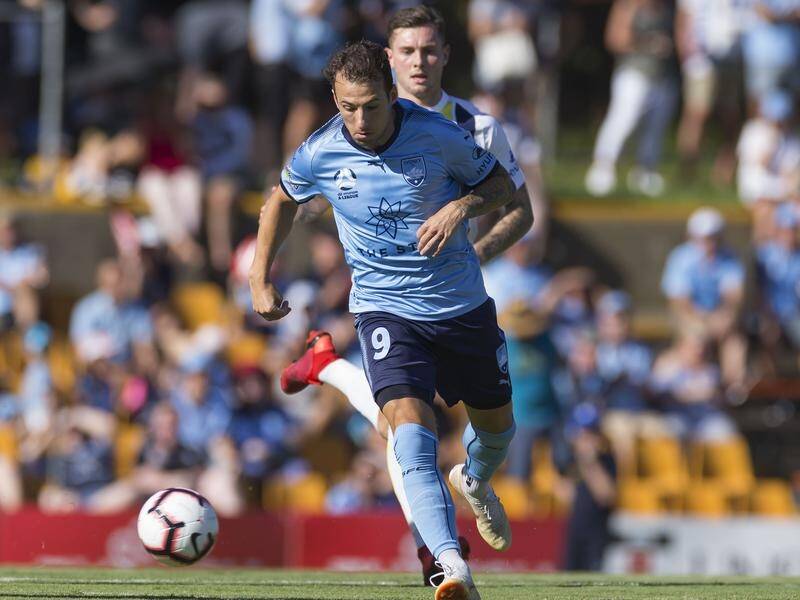 A late Adam Le Fondre penalty has saved Sydney FC in a 1-1 home A-League draw with Central Coast.