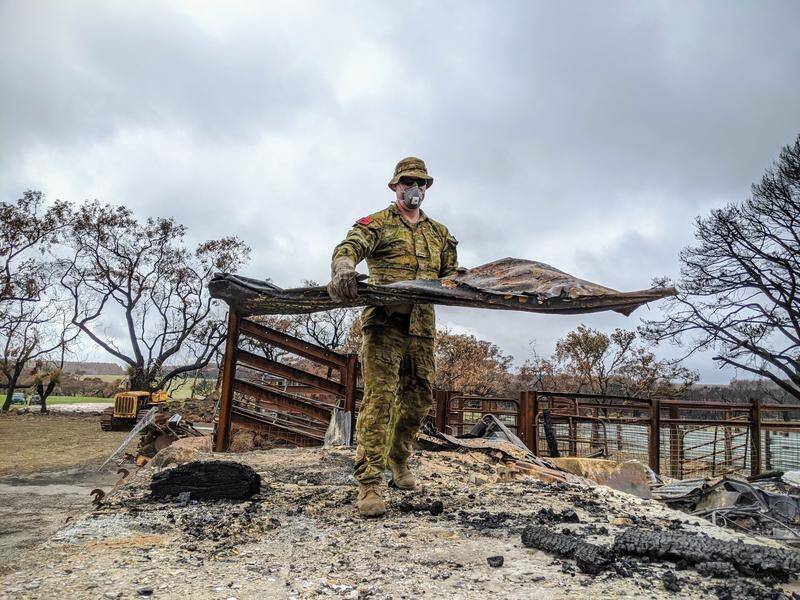 More than 6500 defence personnel are formally withdrawing from bushfire operations.