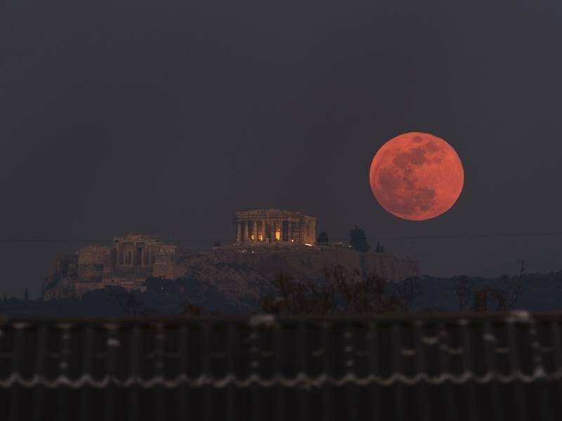 A blood moon similar to above will be visible from N America, Europe, western Africa, and Russia.