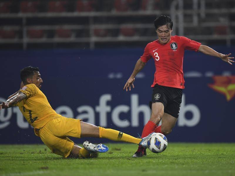Kim Dae-won (R) broke the deadlock in South Korea's 2-0 win over the Olyroos in Thailand.