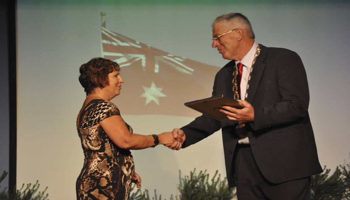 Marianne Lawrence receiving the Appreciation award from Mayor of Cessnock, Cr. Bob Pynsent.  