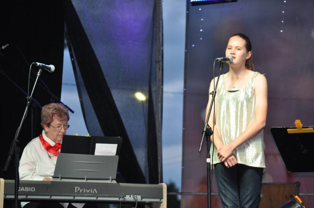 Alexandra Walsh sang "Away In A Manger", accompanied by Anne Whale at Carols in the Park, Cessnock TAFE grounds, December 6.